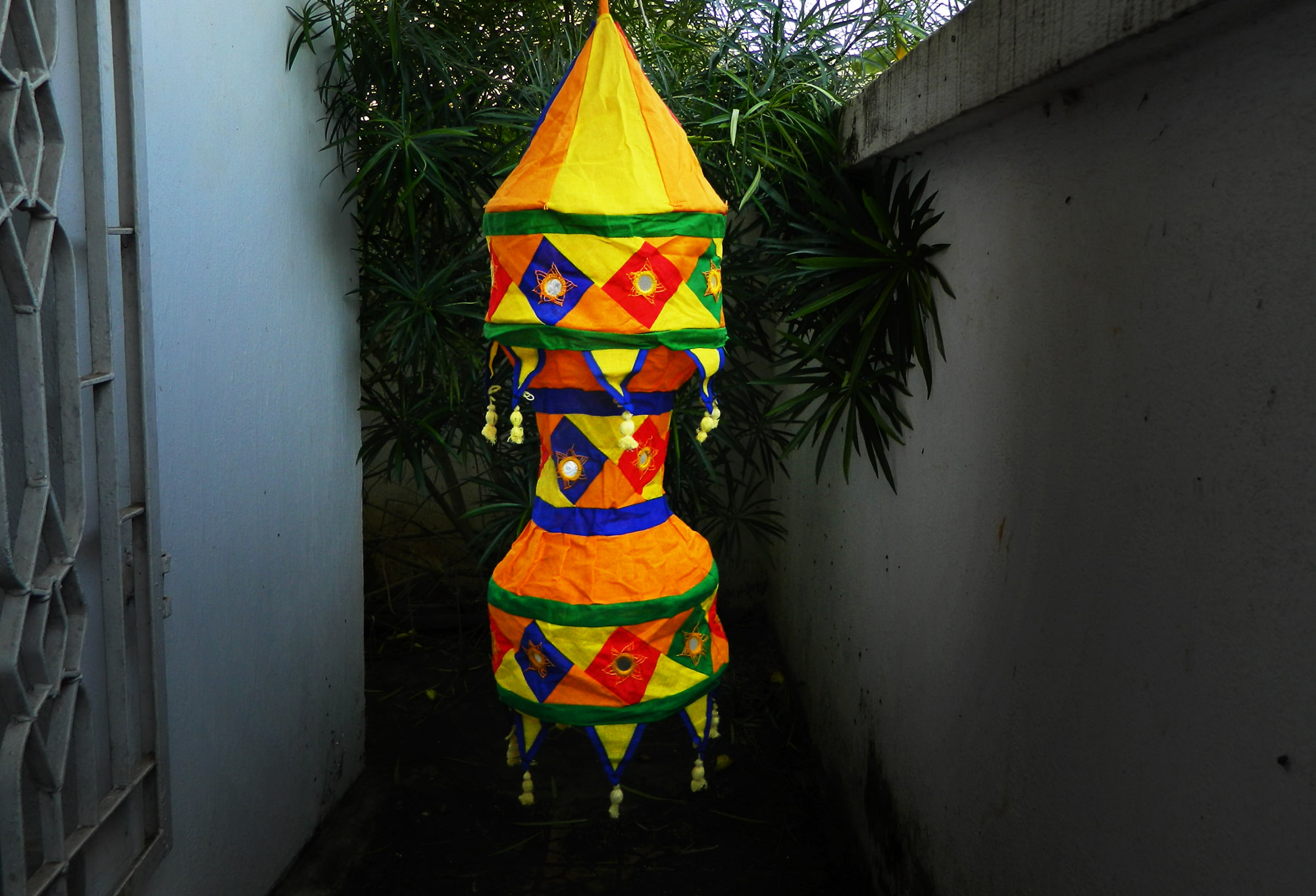 Tiffin box applique lampshade